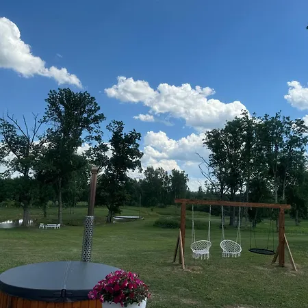 Priimaee Talu بيت للعطل Raengle